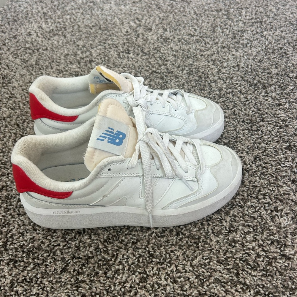 Barely worn new balance sneakers